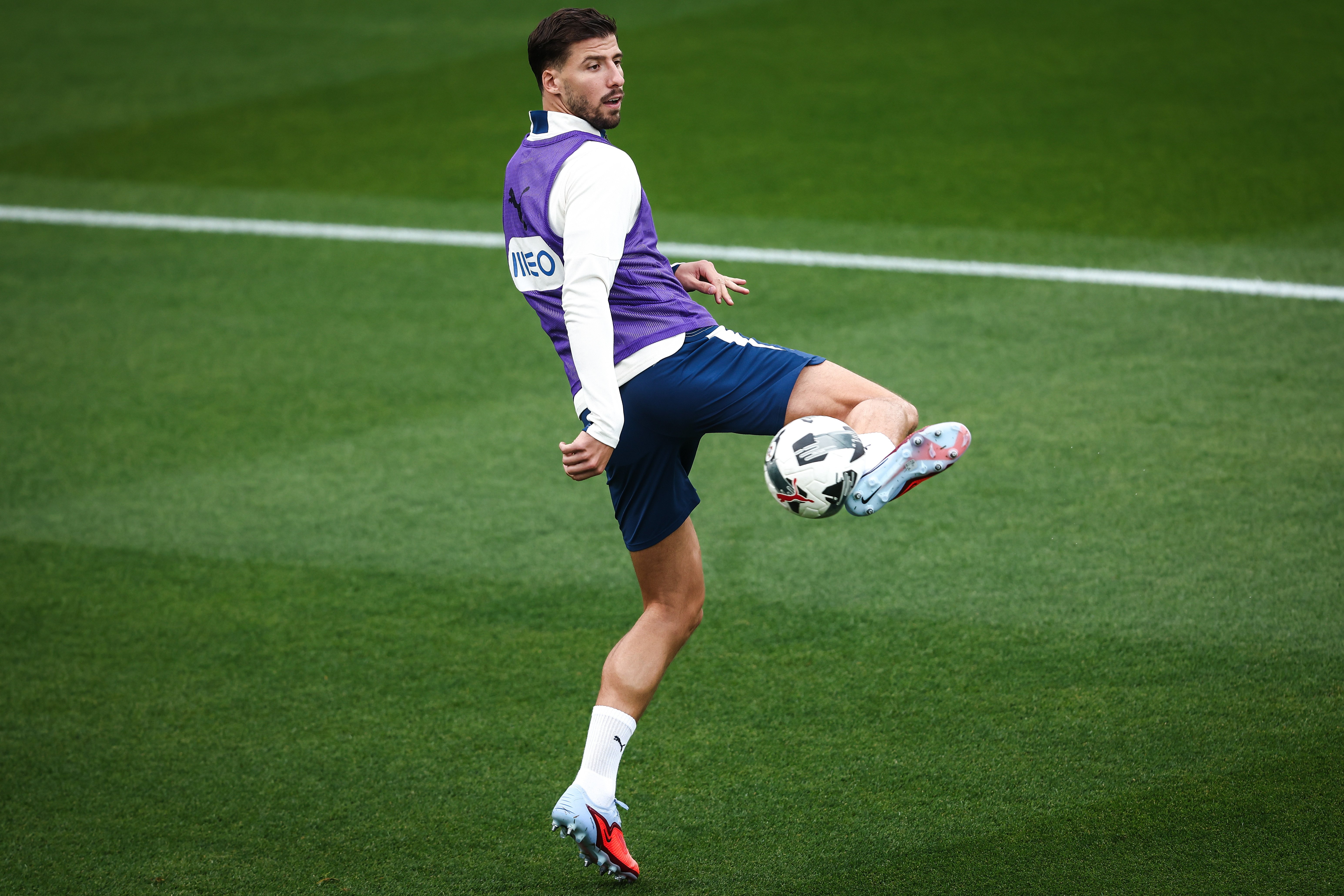 Leyu窗口期葡萄牙体育备战意甲窗口期拉齐奥调整名单以备葡超，现场解说直呼：赛前广州队调整名单以备欧篮联(葡超最新比分及积分榜)