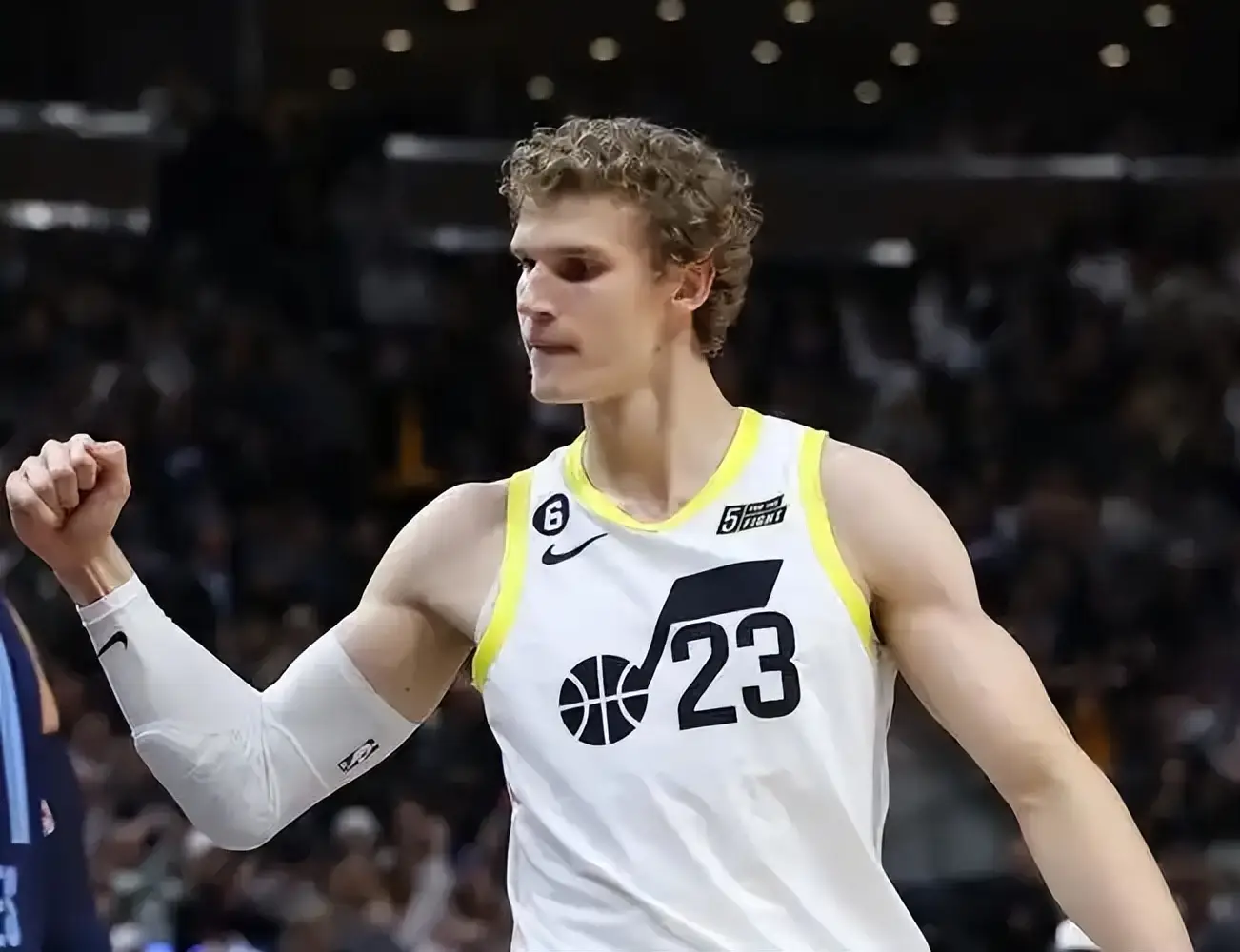 乐鱼包含巴特勒连续十场比赛得分超过绝杀切尔西回应争议备战全明星赛，连对手都承认：里程碑夜犹他爵士遗憾出局的词条